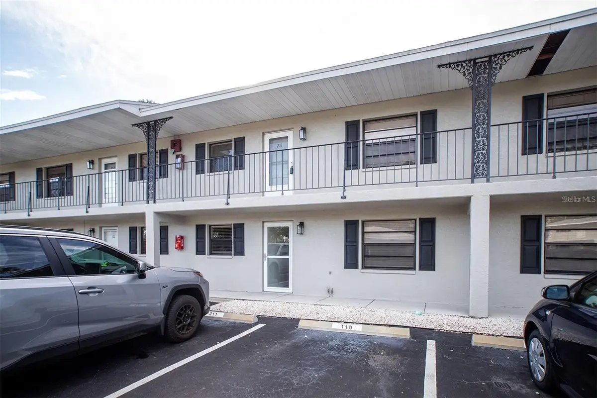 101 Lake Avenue Ne #211, Largo, FL 33771 - Image #1