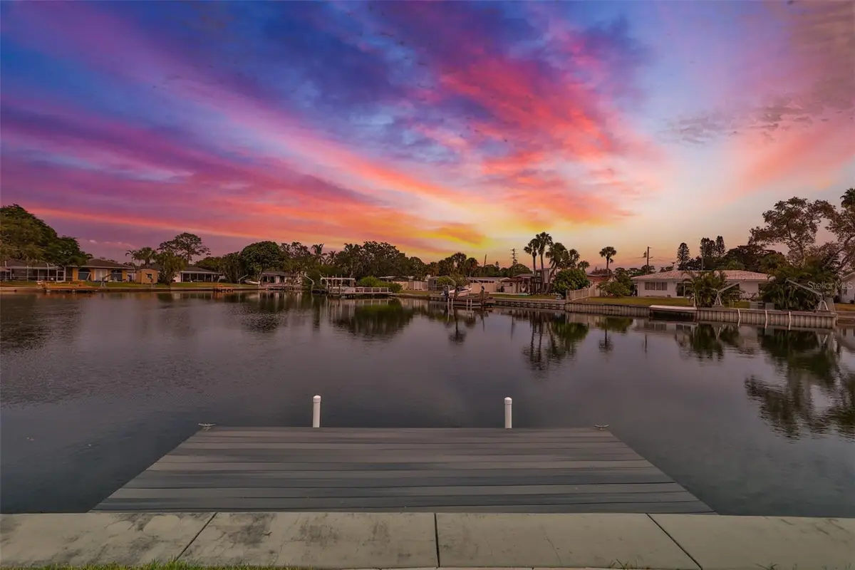 4713 Dover Street Ne, Saint Petersburg, FL 33703 - Image #1