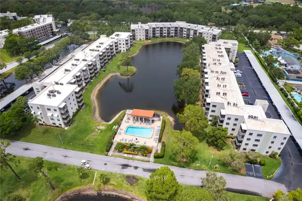 6070 80th Street N #215, ST PETERSBURG, FL 33709