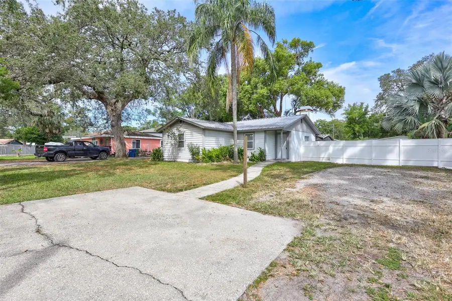 1712 N Club Court, Tampa, FL 33612 - Image #2