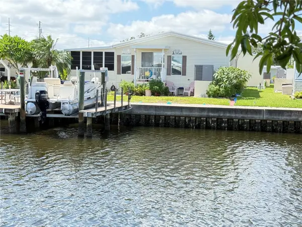 134 Americana Court Ne #216, ST PETERSBURG, FL 33702