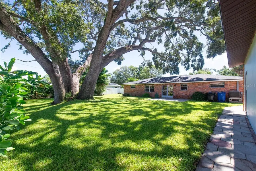 126 SE Madison Circle N, Saint Petersburg, FL 33703 - Image #2