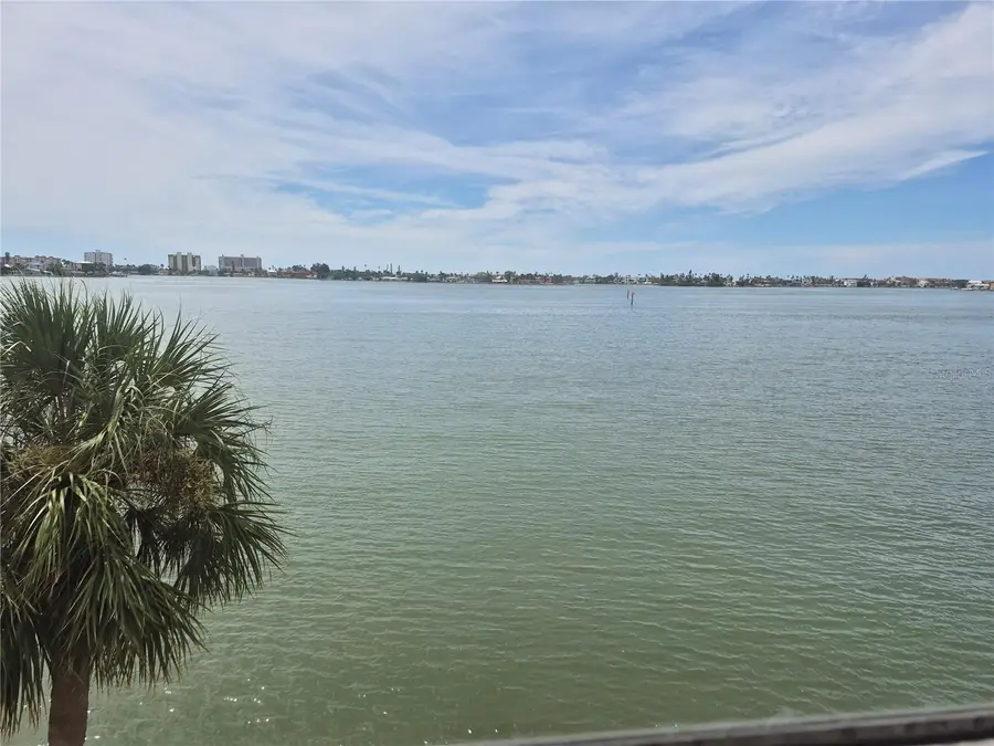 4750 Cove Circle #304, Saint Petersburg, FL 33708 - Image #3