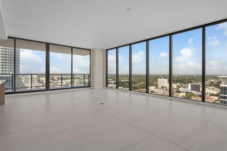 275 1st Avenue S #2401, Saint Petersburg, FL 33701 - Image #2