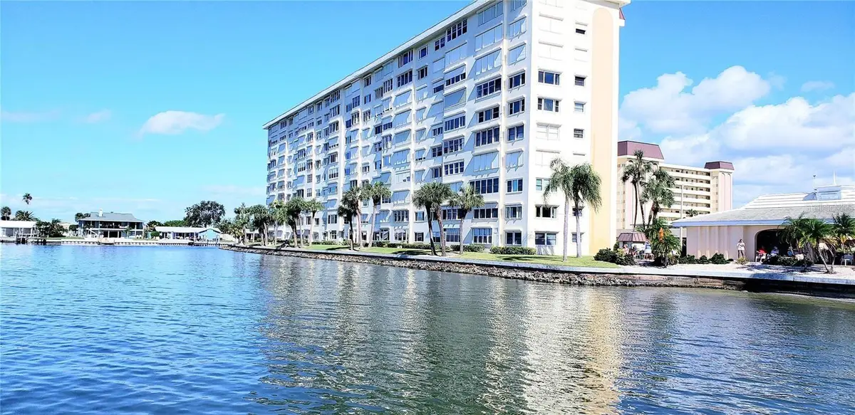 4750 Cove Circle #303, Saint Petersburg, FL 33708 - Image #1