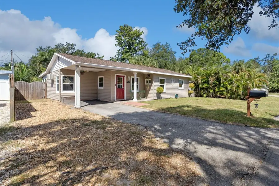 983 Brookwood Ct S, Saint Petersburg, FL 33707 - Image #2