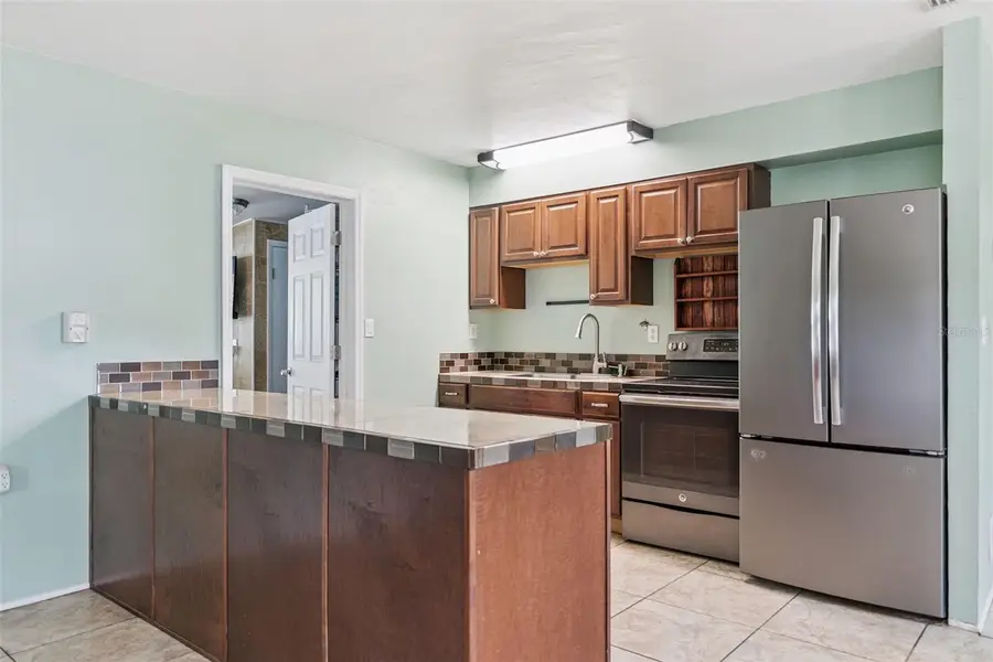 983 Brookwood Ct S, Saint Petersburg, FL 33707 - Image #3