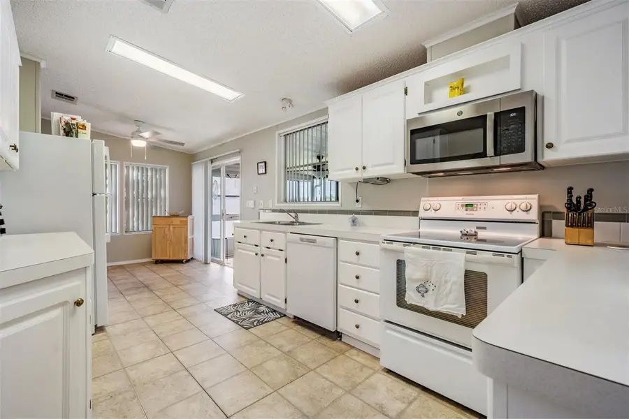 37630 Landis Avenue, Zephyrhills, FL 33541 - Image #3