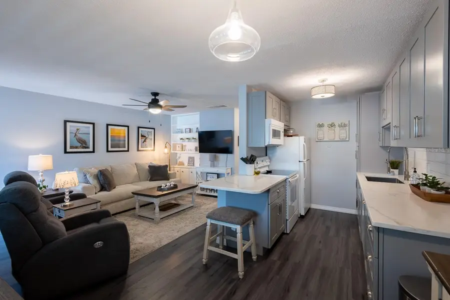 650 Pinellas Point Drive S #211, Saint Petersburg, FL 33705 - Image #3