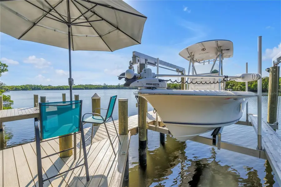 956 San Carlos Court Ne, Saint Petersburg, FL 33702 - Image #2