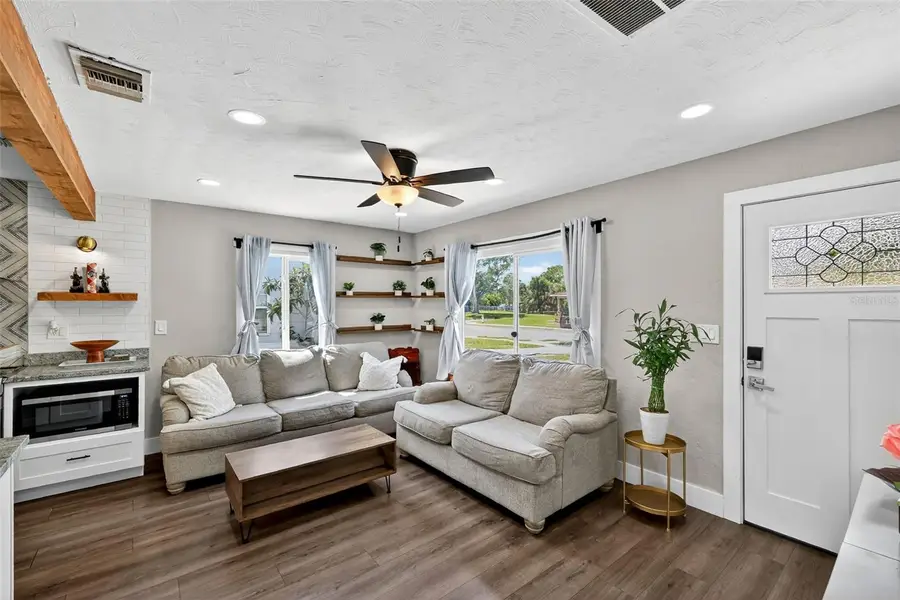 1324 40th Street S, Saint Petersburg, FL 33711 - Image #3