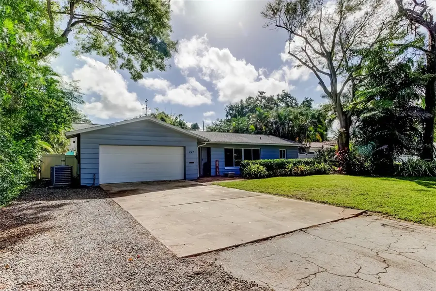 227 Palm Lane N, Saint Petersburg, FL 33710 - Image #3