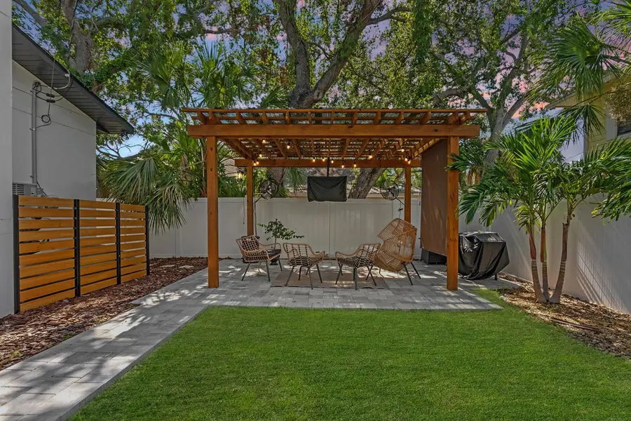 657 26th Avenue S, Saint Petersburg, FL 33705 - Image #2