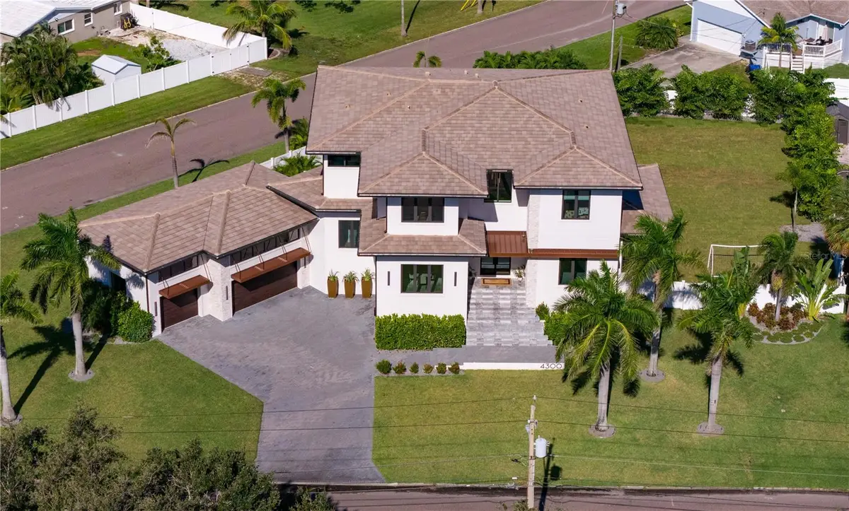 4300 Bayshore Boulevard Ne, Saint Petersburg, FL 33703 - Image #1