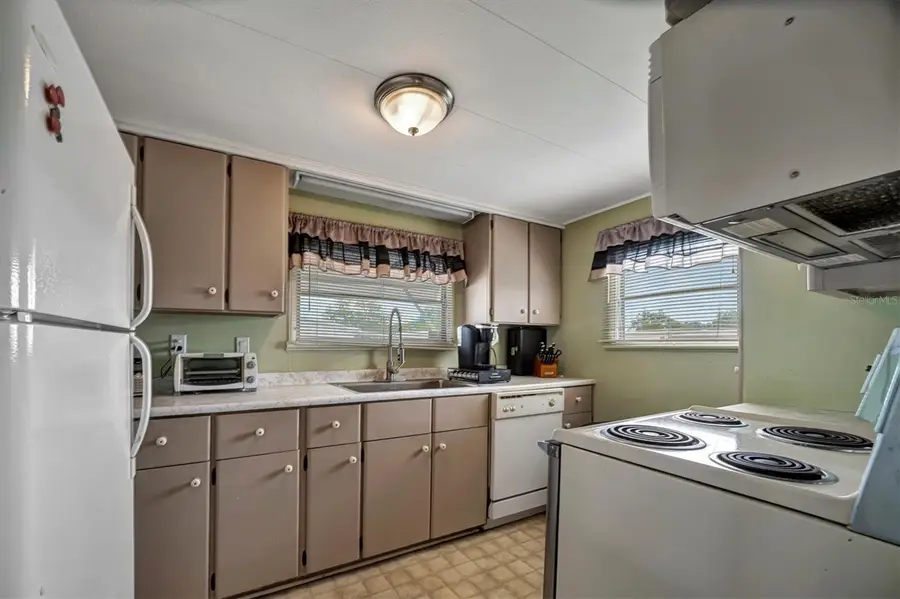 122 E Saint Annes Circle, Apollo Beach, FL 33572 - #2