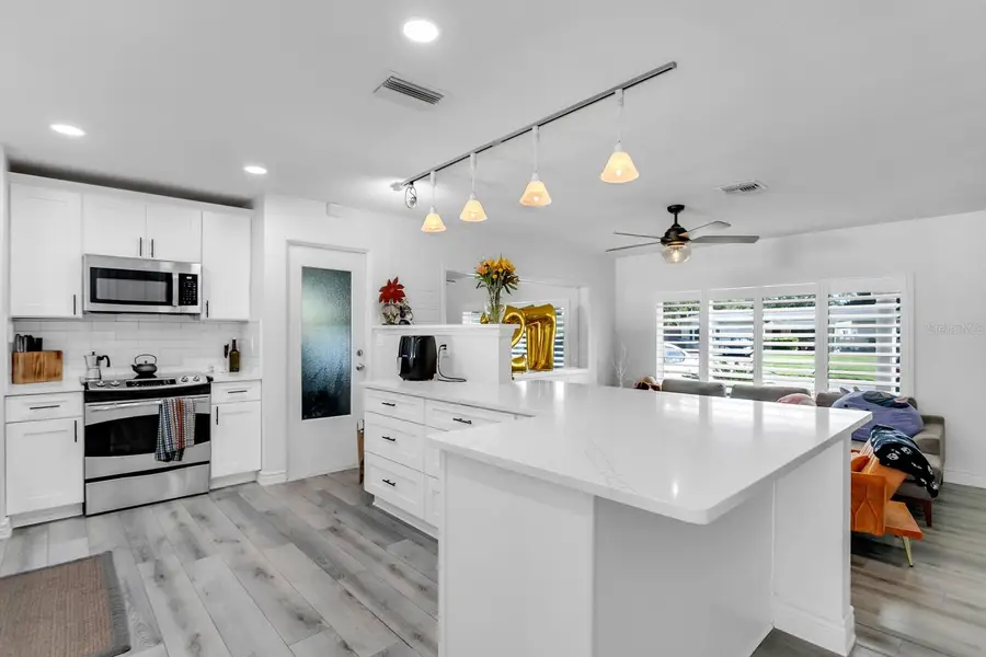 2290 60th Way N, Saint Petersburg, FL 33710 - Image #2