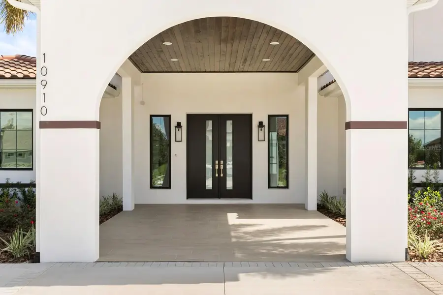 10910 Brooksnest Court, Lithia, FL 33547 - Image #2