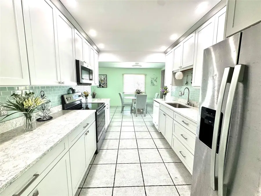 1048 Porpoise Road, Venice, FL 34293 - Image #2