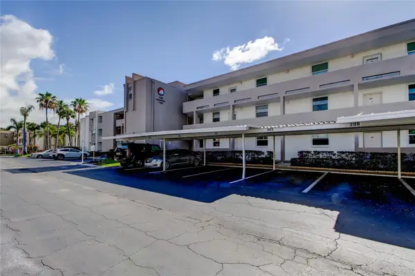 7425 Bay Island Drive S #203, SOUTH PASADENA, FL 33707