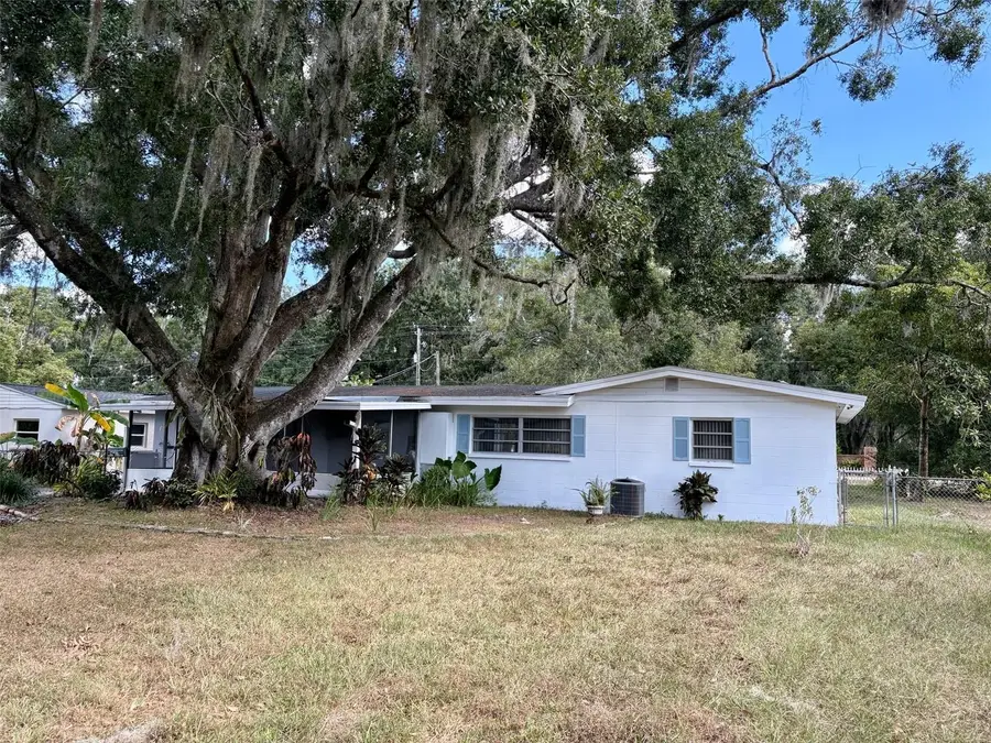 15034 Lake Magdalene Boulevard, Tampa, FL 33618 - Image #2