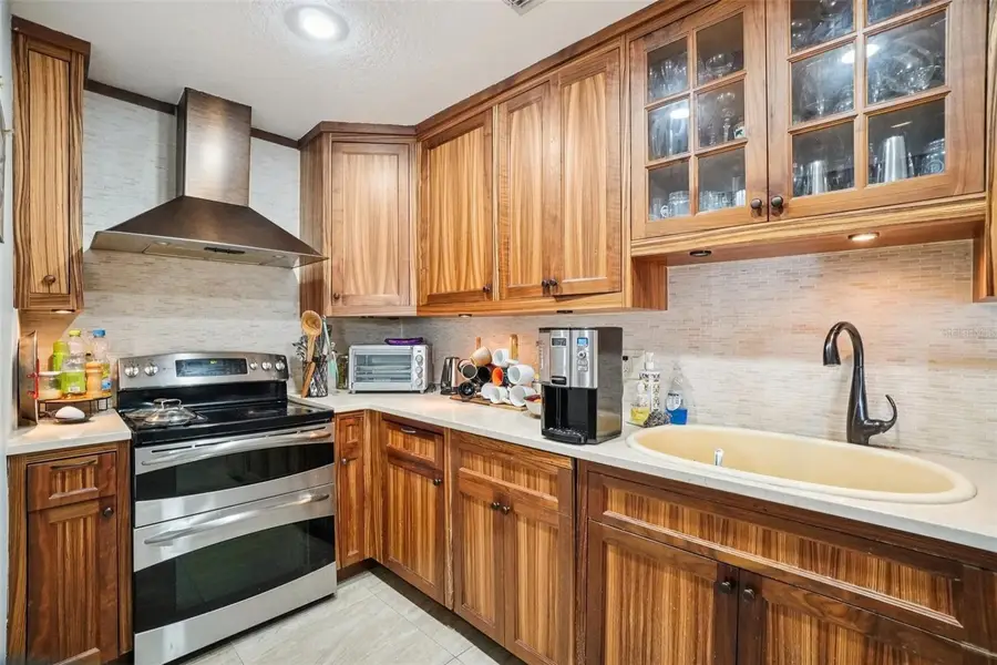 162 SE Lincoln Circle N, Saint Petersburg, FL 33703 - Image #2