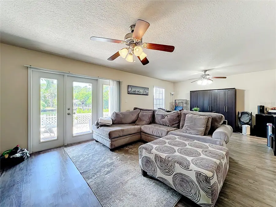3885 Pompano Drive Se #B, Saint Petersburg, FL 33705 - Image #2