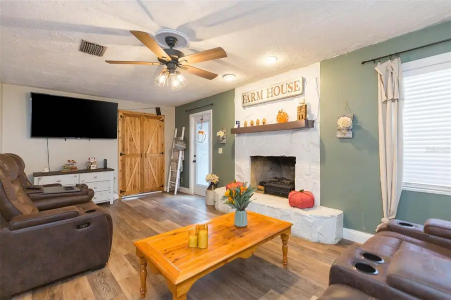 821 Walnut Drive, Seffner, FL 33584 - Image #3