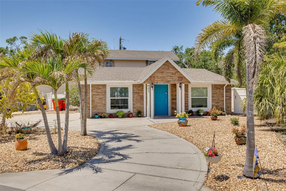 941 65th Street S, Saint Petersburg, FL 33707 - Image #1