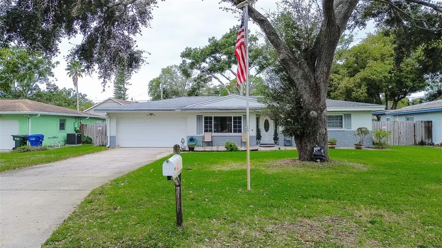 594 Deville Drive E, Largo, FL 33771 - Image #2