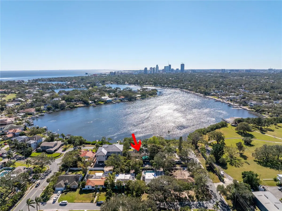 323 Coffee Pot Drive Ne, Saint Petersburg, FL 33704 - Image #1
