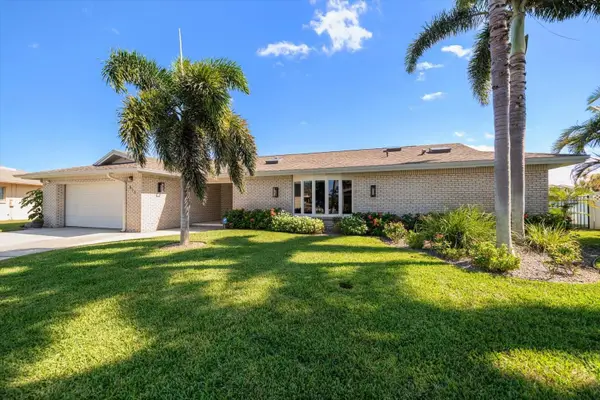 615 Harbor Island, CLEARWATER BEACH, FL 33767