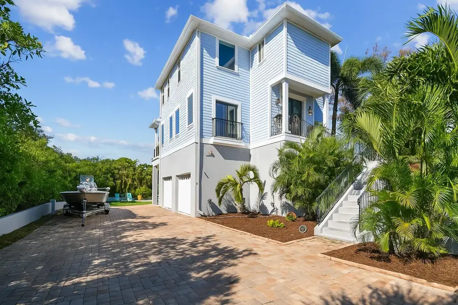 1602 Sea Breeze Drive, Tarpon Springs, FL 34689 - Image #3