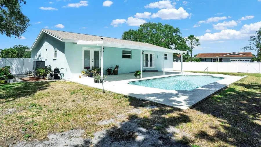 6035 19th Street Ne, Saint Petersburg, FL 33703 - Image #2