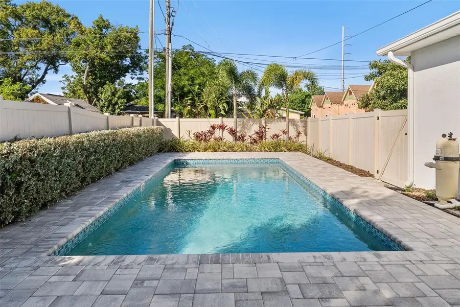 2211 Burlington Avenue N, Saint Petersburg, FL 33713 - Image #2