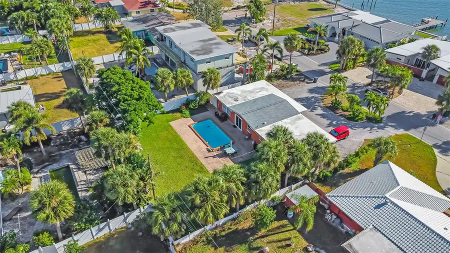 7063 S Shore Drive S, Saint Petersburg, FL 33707 - Image #2