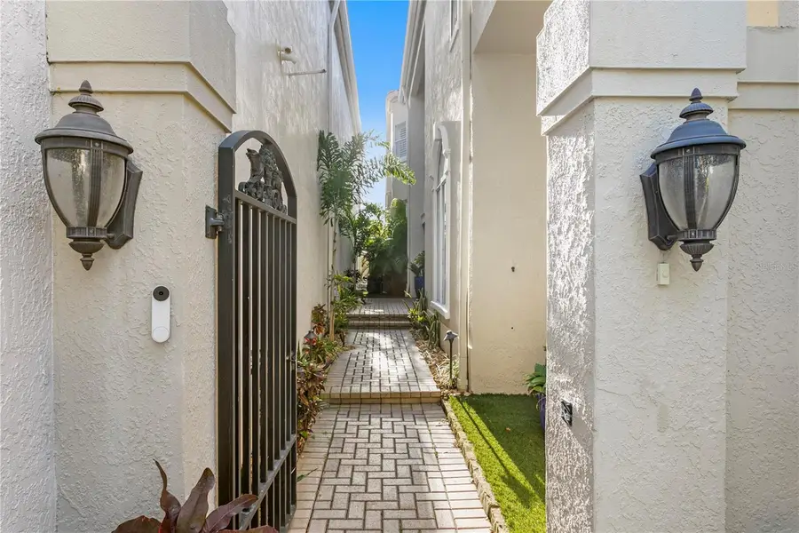 1039 Royal Pass Road, Tampa, FL 33602 - Image #3