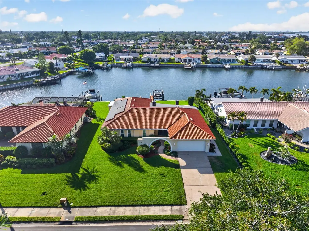 4712 Overlook Drive Ne, Saint Petersburg, FL 33703 - #1