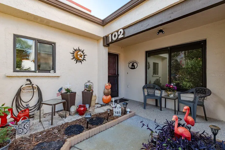 102 Capri Court S, Plant City, FL 33566 - Image #2