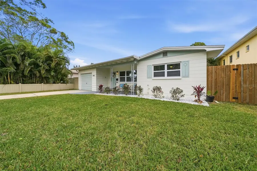 7033 Hibiscus Avenue S, South Pasadena, FL 33707 - Image #2
