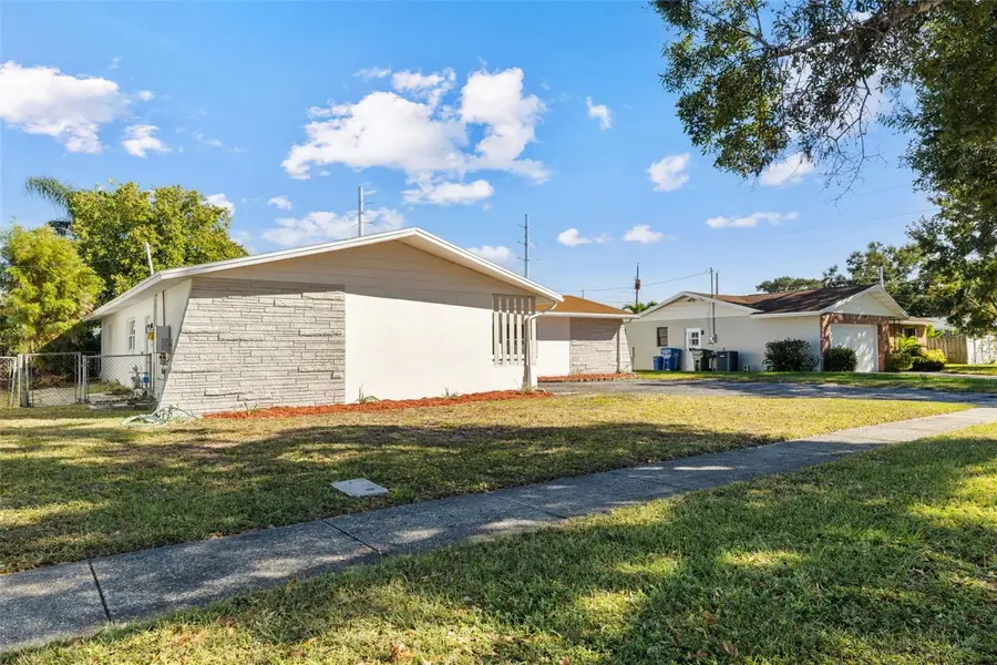 869 Deville Drive E, Largo, FL 33771 - Image #2