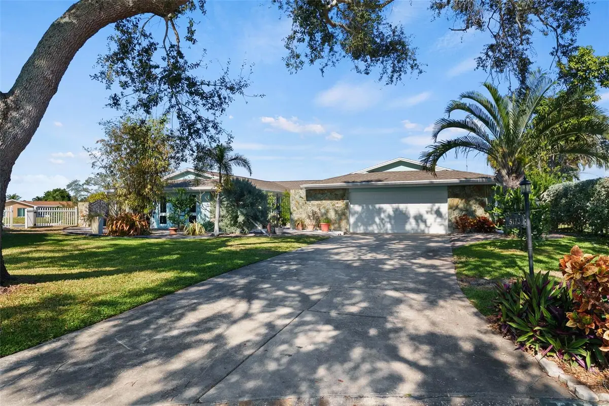 5173 Horseshoe Place, Saint Petersburg, FL 33703 - Image #1