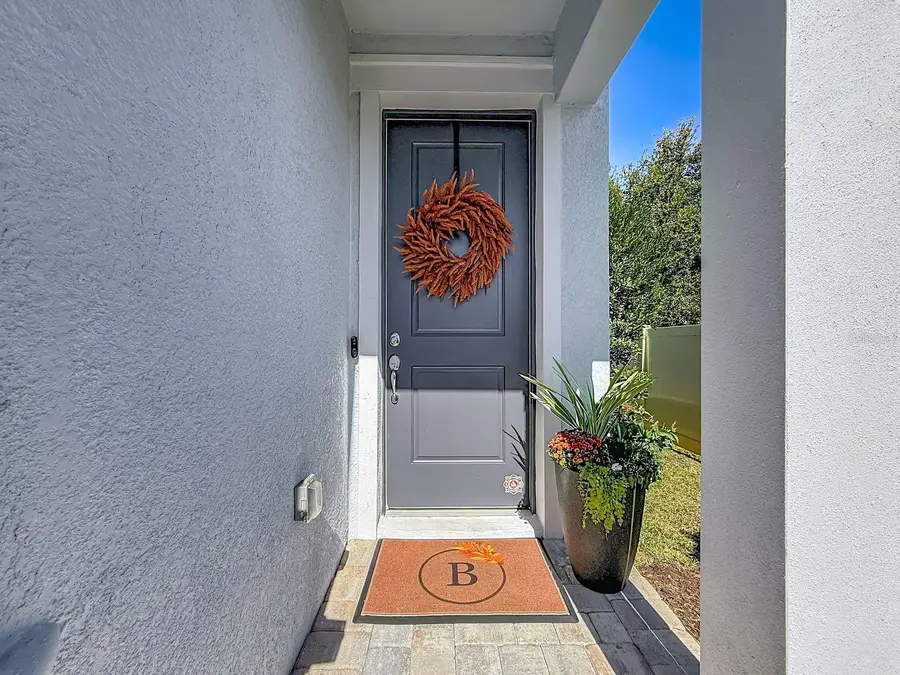 373 Sandbar Avenue Ne, Saint Petersburg, FL 33716 - Image #3