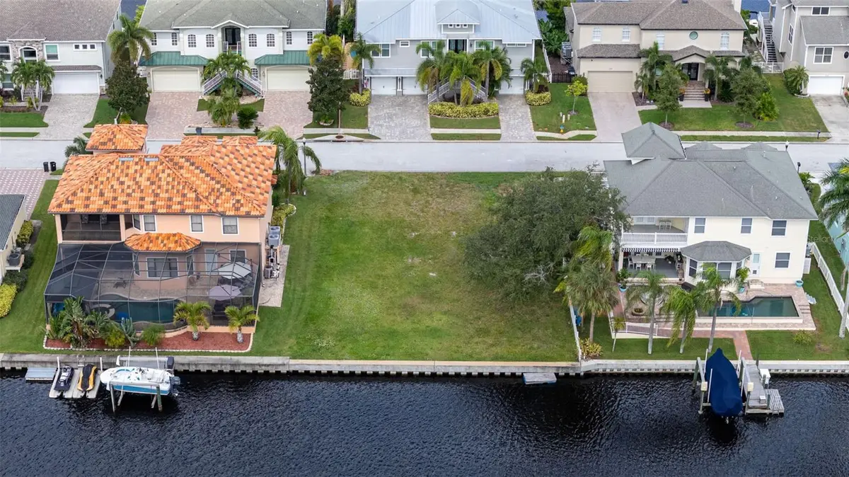 316 Manatee Lane, Tarpon Springs, FL 34689 - Image #1
