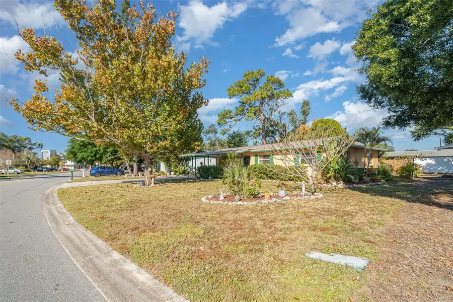 4652 Maceachen Boulevard, Sarasota, FL 34233 - Image #3