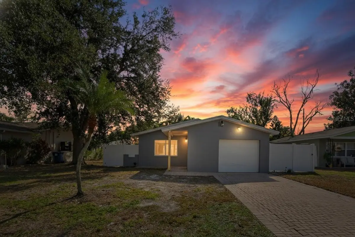 1818 Michigan Avenue Ne, Saint Petersburg, FL 33703 - Image #1