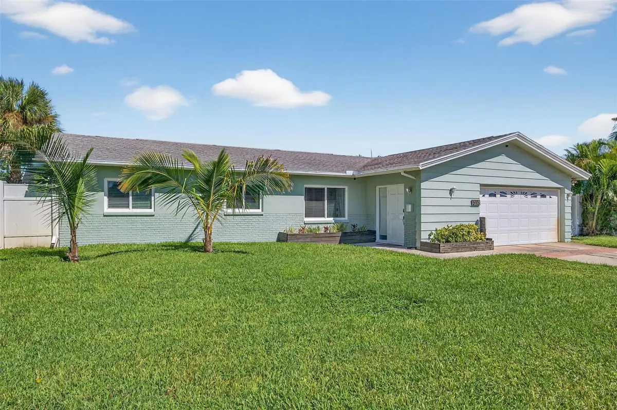 513 Dolphin Avenue Se, Saint Petersburg, FL 33705 - Image #1