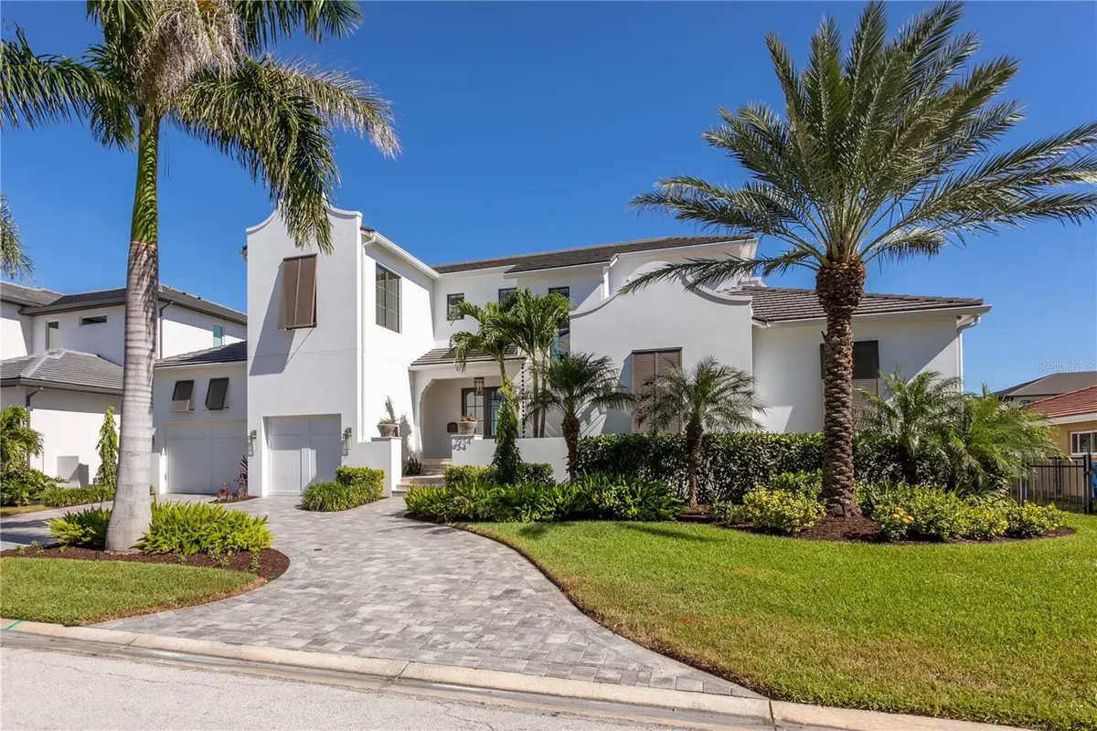 1934 Hawaii Avenue Ne, Saint Petersburg, FL 33703 - Image #1