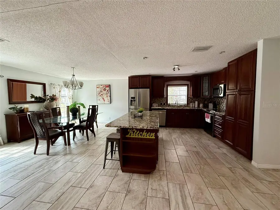 914 W Cimmeron Drive, Tampa, FL 33603 - Image #2