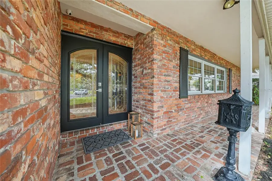 1868 Juarez Way S, Saint Petersburg, FL 33703 - Image #2