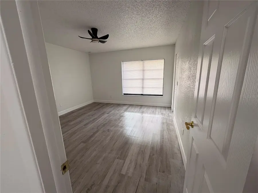 10507 Parkcrest Drive, Tampa, FL 33624 - Image #2